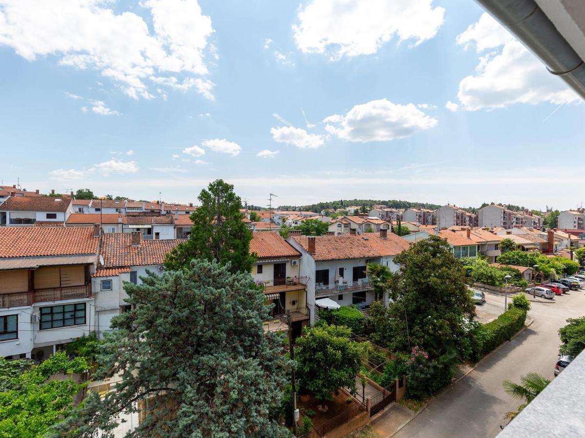 Amoroso 200m From Sea Apartment Porec